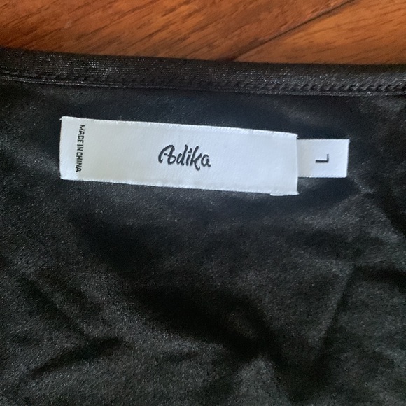 ADIKA Long Sleeve Black Tie Waist Deep V Crop Ring Top Size Large - Picture 5 of 8